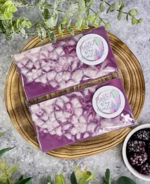 Purple & White Soy Wax melt Snap bar with geode design, scented in frosted brambleberry.