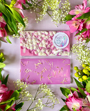 Sweet Berries & Musk Geode Bars