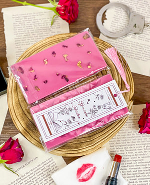 Romance Reader soy wax melt & bookmark set